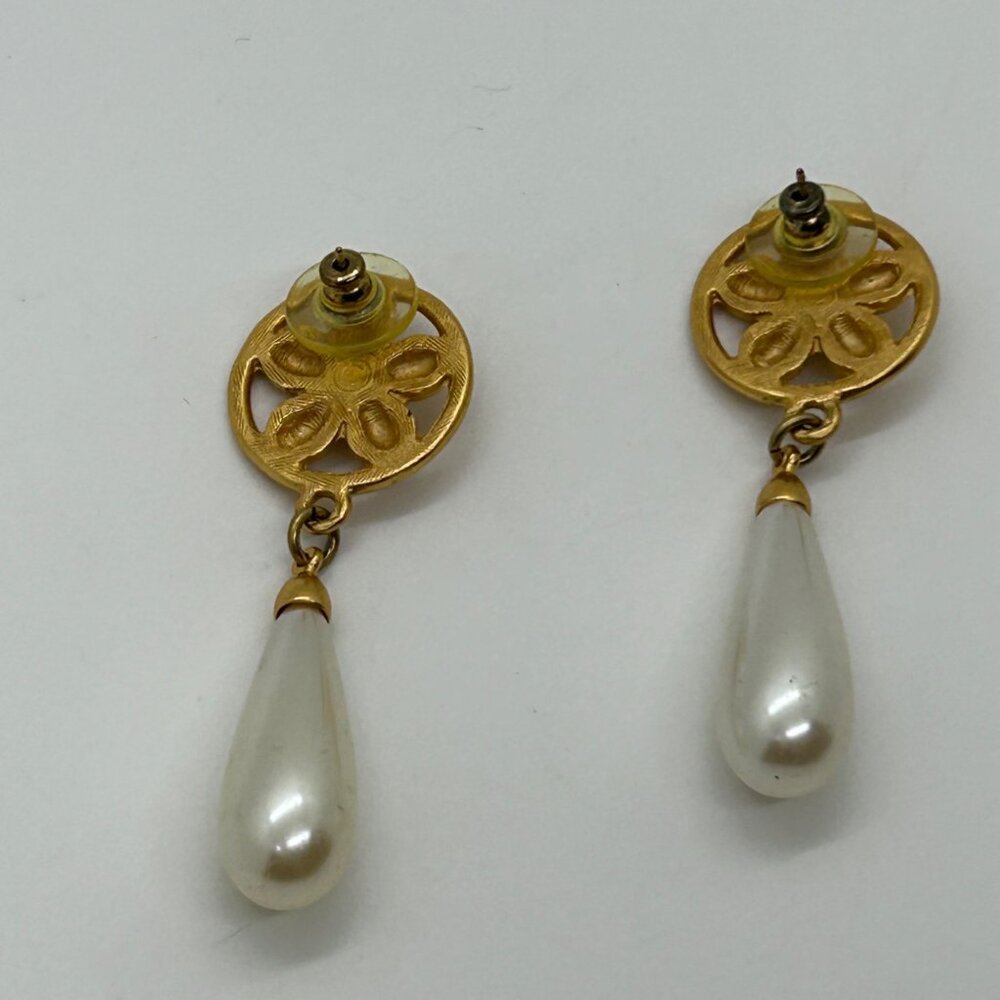 Vintage Anne Klein Gold Flower Round Stud Earrings With White Faux Pearl Drops - Picture 4 of 10